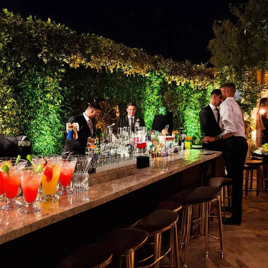 Elevate Your Event: The Art of Mobile Bartending with Pour Me